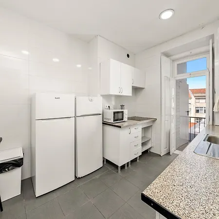 Alameda Hub 7 - Between Alameda And Arroios Metro Stations * Lissabon