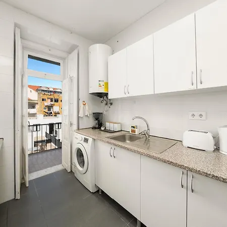 Alameda Hub 7 - Between Alameda And Arroios Metro Stations * Lissabon